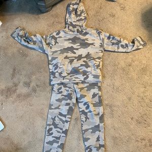 Old Navy Kids Grey Camo Sweatsuit - size 8